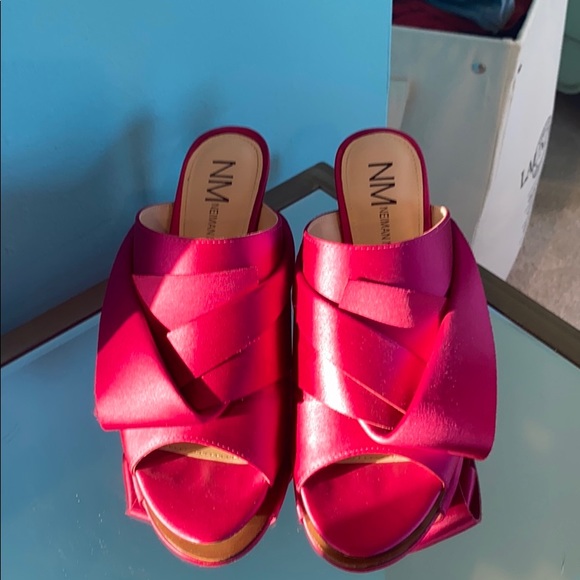 Neiman Marcus genuine leather heels - Picture 2 of 5